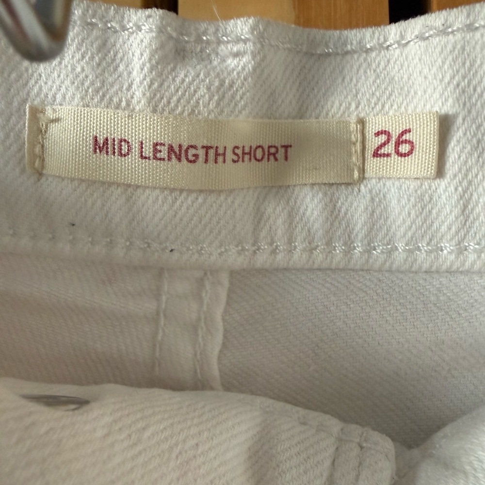 LEVI’S Women's White Mid-Length Denim Shorts - 26 - Picture 6 of 6